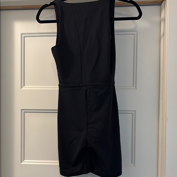 Babaton Contour  Black V-Neck Sleeveless Romper - Picture 7 of 10